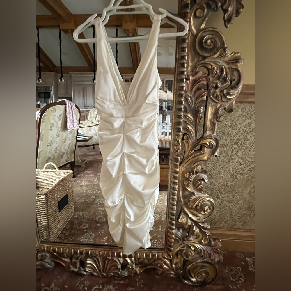 NWT XSCAPE white size 4 sleeveless satin ruched dress